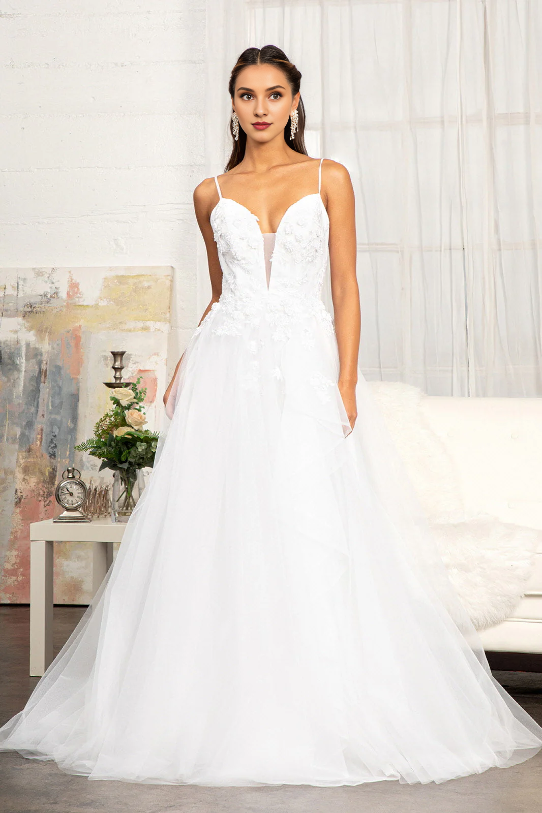 Abito da sposa lungo e profondo con scollo a V bianco e motivo floreale 3D